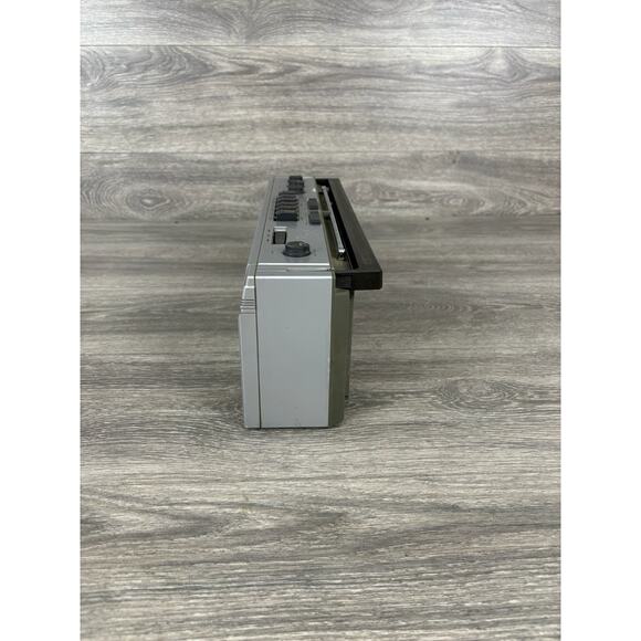 Vintage Radio Shack/Realistic SCR-28 Cassette/AM/FM Boom Box - Picture 5 of 9